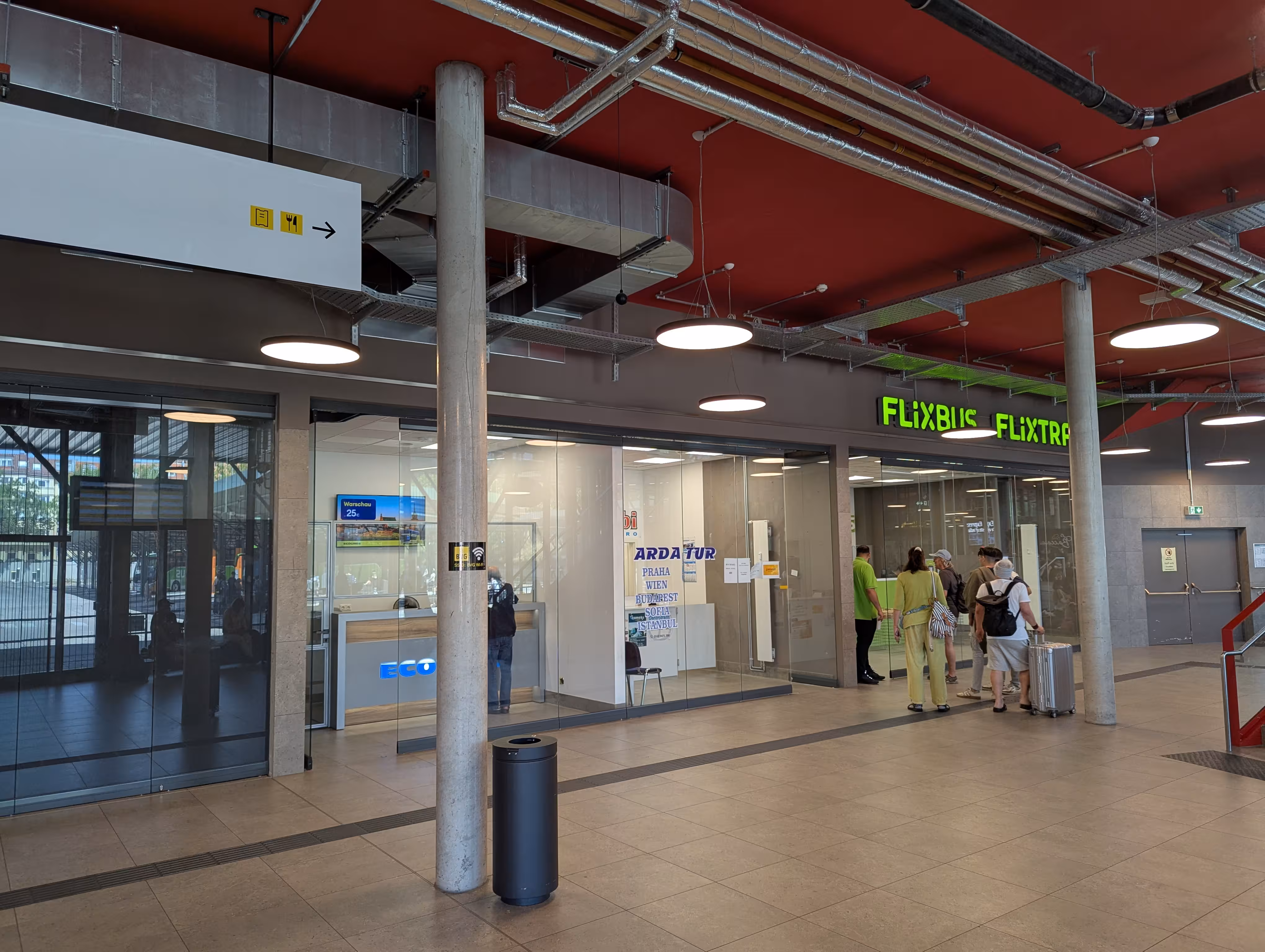 Ticketschalter in der Wartehalle